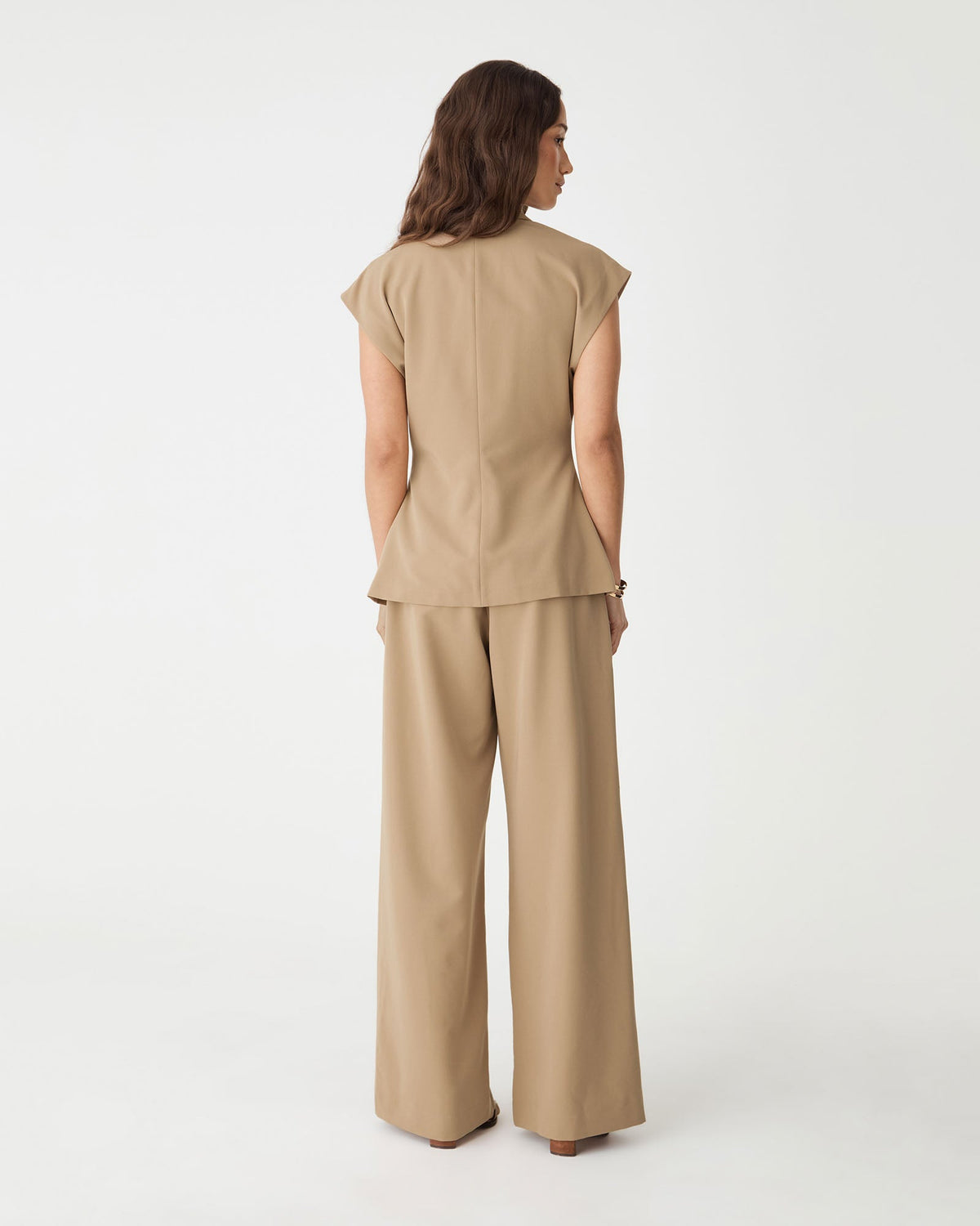 Opavelle Short-Sleeve Tailored Blazer - Camel - product image 3