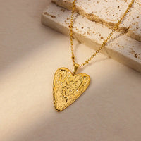 Ilse Textured Heart Pendant Necklace - Heart Amour / Gold